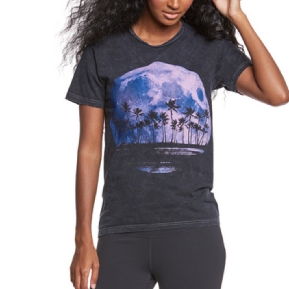 Life clothing graphic moon shirt